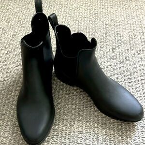 Banana Republic Chelsea rain boot